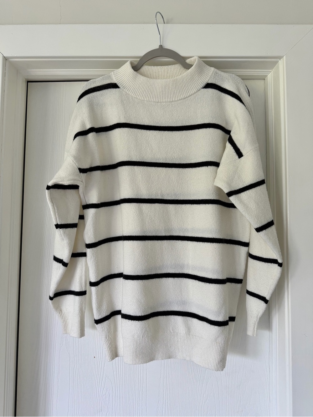Long sleeve sweater - white / black stripe